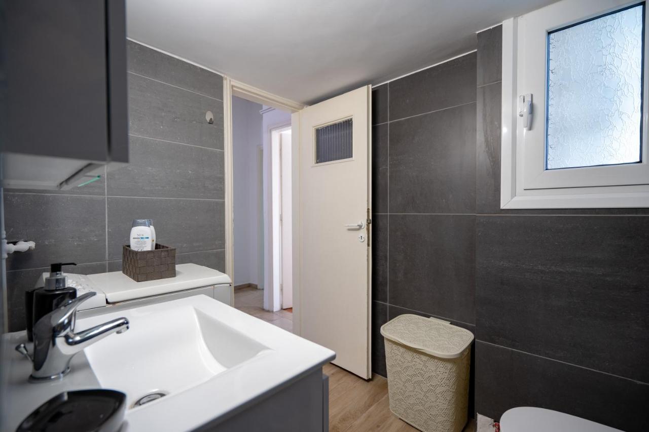 Dimotiko Theatro Metro St. 1 Bedroom 4 Pers. Flat Piraeus Exterior photo